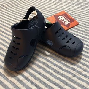 Okabashi kids toddler shoes, navy blue, size 7, NWT